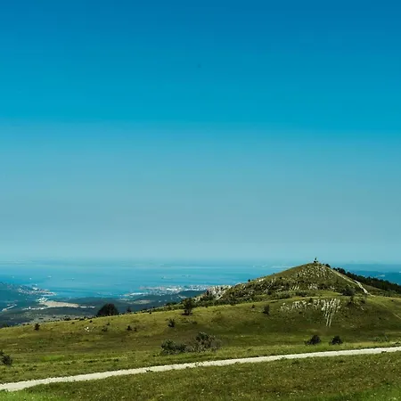 Tumova Koca Na Slavniku