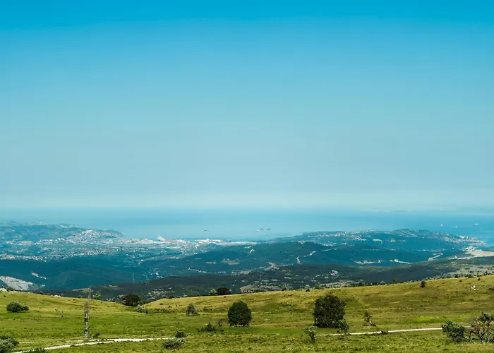 Ostello Tumova Koca Na Slavniku *