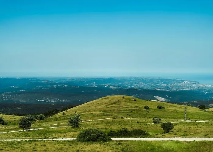 Ostello Tumova Koca Na Slavniku *