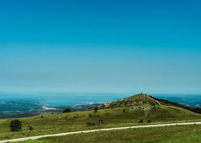 Tumova Koca Na Slavniku